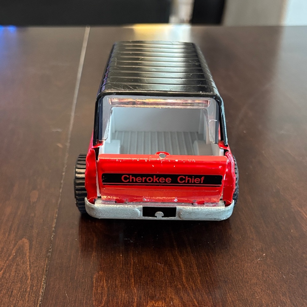 Tonka Red and Black Jeep Cherokee Chief Die-Cast SUV- Vintage - Picture 4 of 9